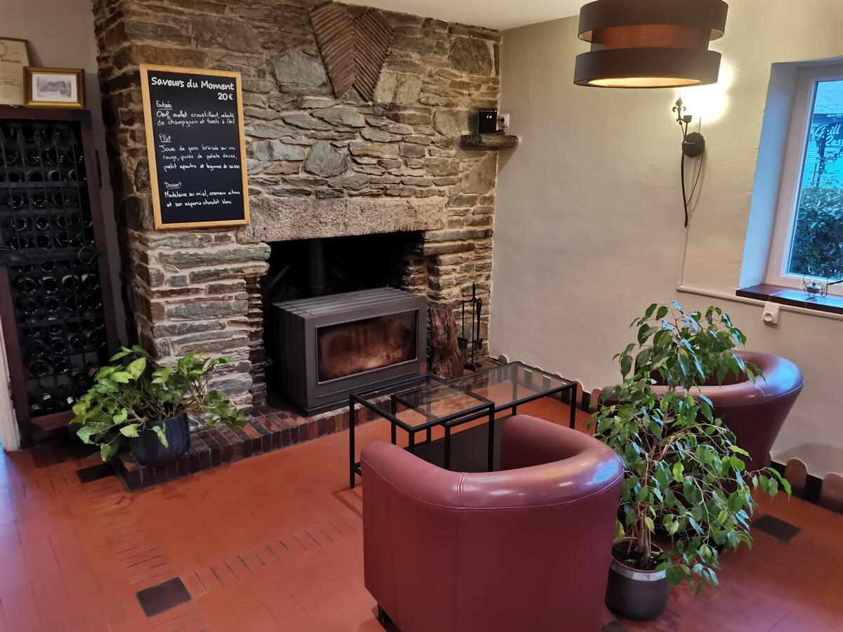 Logis Hotel Le Relais De La Poste Restaurant Le Fil Du Temps Thury-Harcourt-le-Hom Exterior photo
