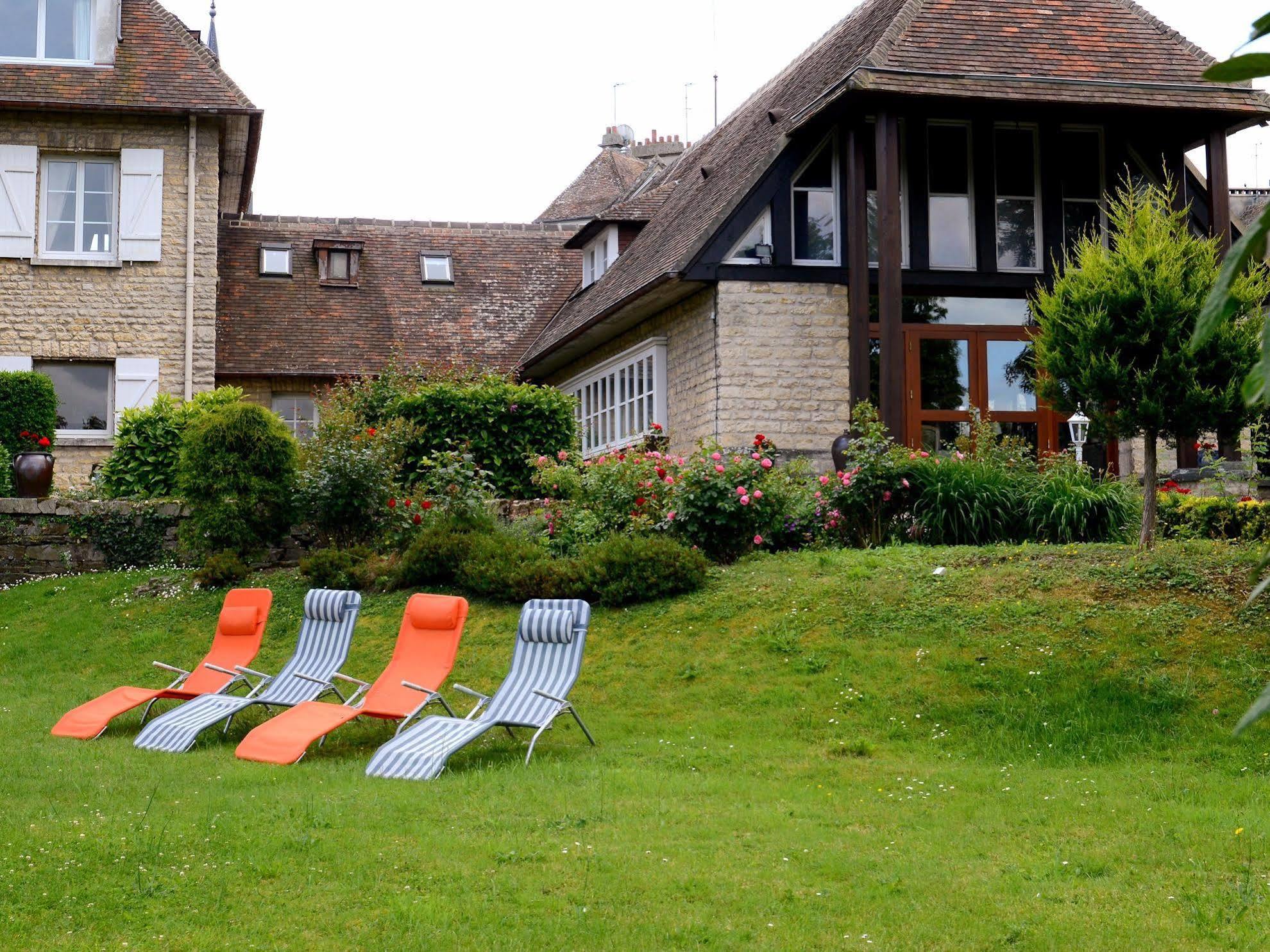 Logis Hotel Le Relais De La Poste Restaurant Le Fil Du Temps Thury-Harcourt-le-Hom Exterior photo